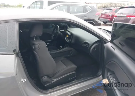 2018 Dodge Challenger Sxt z USA, uszkodzony, nr VIN 2C3CDZAG0JH199201